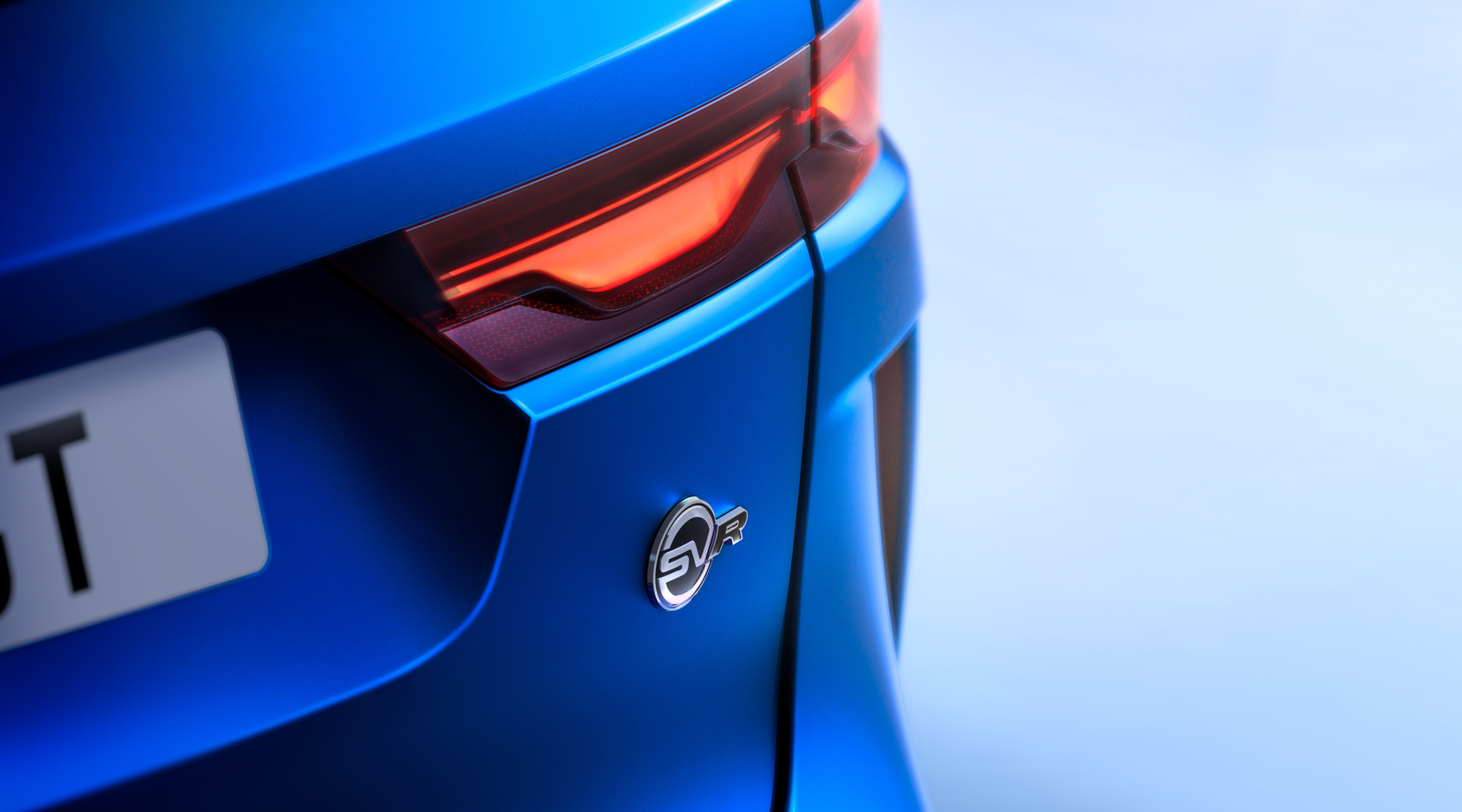 90-то юбилейно издание на 90-ТО юбилейно издание на F-PACE бележи девет десетилетия иновации на Jaguar