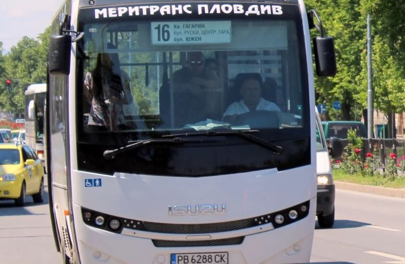 Шофьор от градския транспорт трогна до сълзи пътници