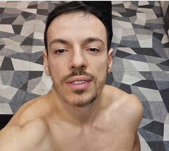 Горещо: Даниел Петканов се въргаля в леглото с ново гадже ВИДЕО 18+