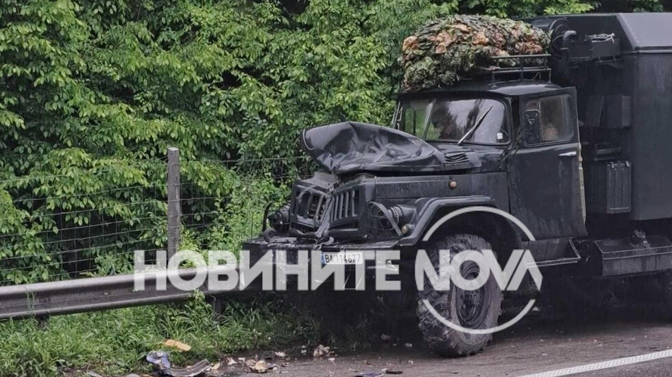 Неописуем ужас с военен камион на АМ "Тракия" СНИМКИ 