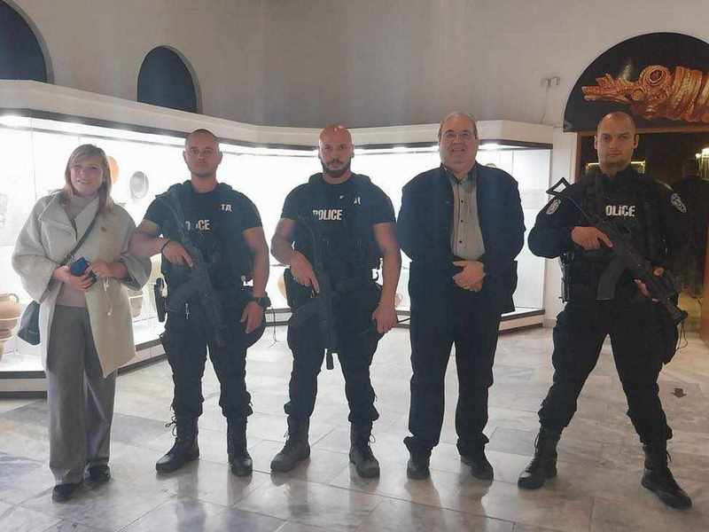 Спецченгета с автомати завардиха бургаски музей, ето какво се случва