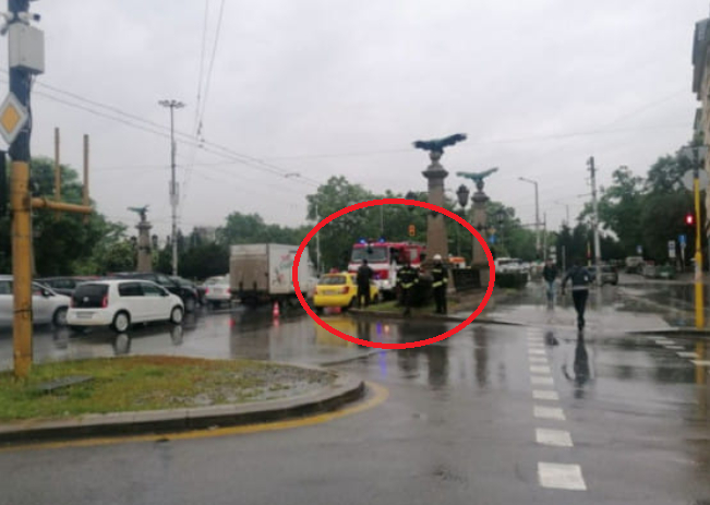 Извънредно в БЛИЦ! Адско меле на Орлов мост в София СНИМКА