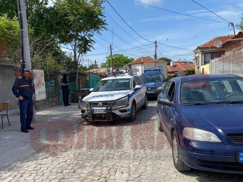 Маскирани спецченгета щурмуваха палата на Славчо Садулата, тарашат за... СНИМКИ 