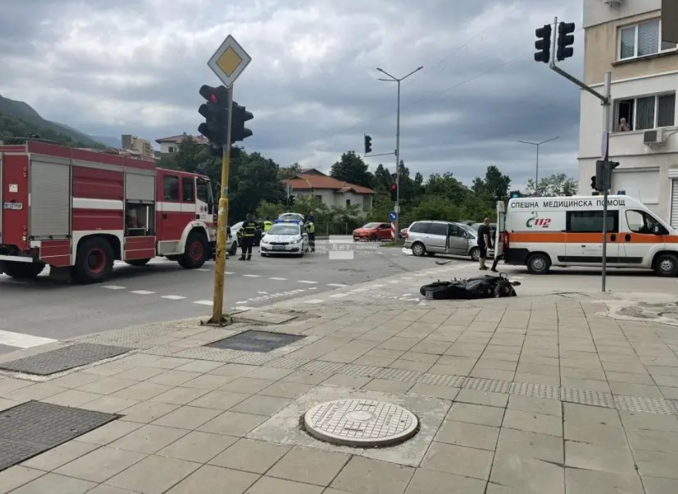 СНИМКА 18+ след смъртоносна катастрофа във Враца взриви мрежата
