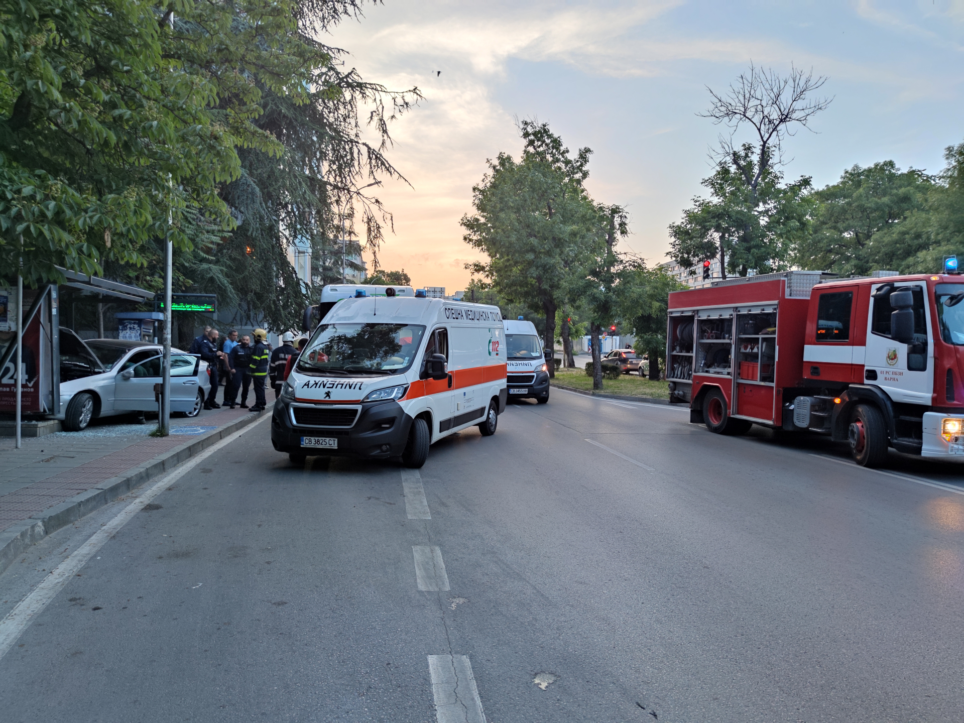 Кървав ужас във Варна: Дрифтаджия с Мерцедес премаза четирима души на спирка ВИДЕО 