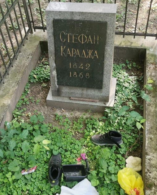 Позор! Отново оскверниха гроба на наш национален герой СНИМКИ 