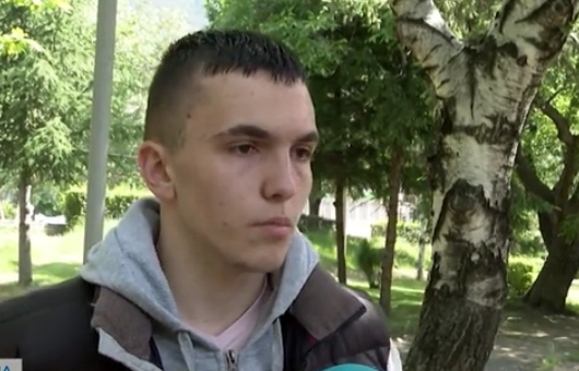 Ученик с шокиращи подробности за секс чата с роден полицай СНИМКИ 18+