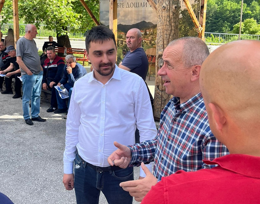 Батков-младши се запозна с проблемите на жителите в село Търън СНИМКИ
