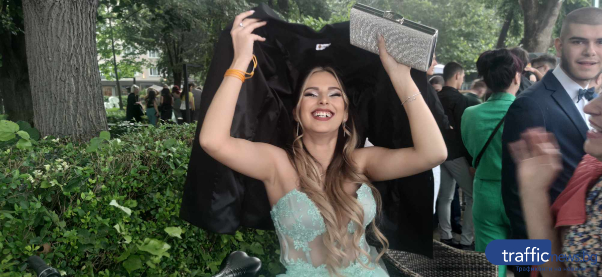 Свирепа стихия изненада абитуриентите в Пловдив, а те... СНИМКИ 