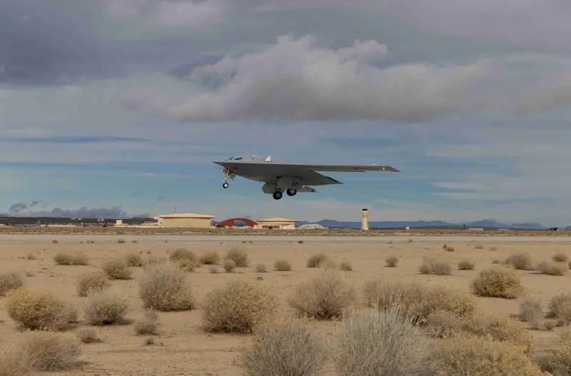 Показаха СНИМКИ на най-новия US бомбардировач B-21 Raider ВИДЕО