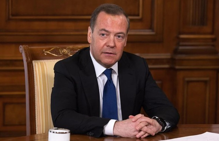 Медведев заплашва Полша с "радиоактивна пепел", ето каква е причината