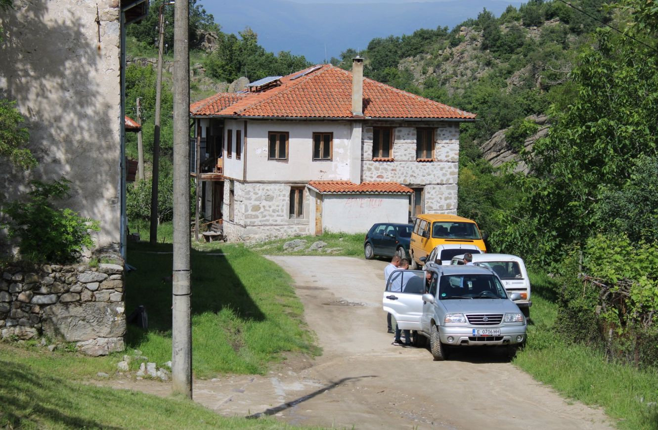 Неочаквана развръзка около трупа в мазе на отдалечена къща в Кресненско СНИМКИ