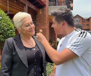55-г. актриса се омъжи за млад фен и хвърли голяма бомба