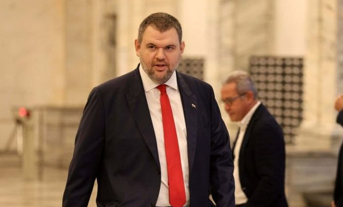 Пеевски: Министърът на икономиката да опази от умишлен фалит “Ел Би Булгарикум"
