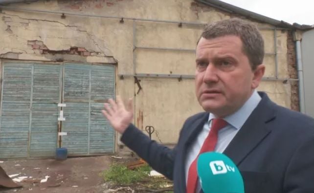 Случаят се заплете: Двама се разхождали с живак из Перник, кметът се вбеси ВИДЕО