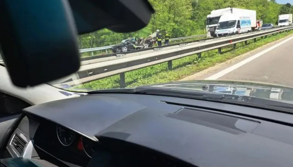 Първо ВИДЕО от фаталния ад на "Тракия", колата почти я няма 