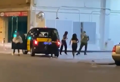 Каре мацки се развихри и смля от бой клет бакшиш ВИДЕО 18+