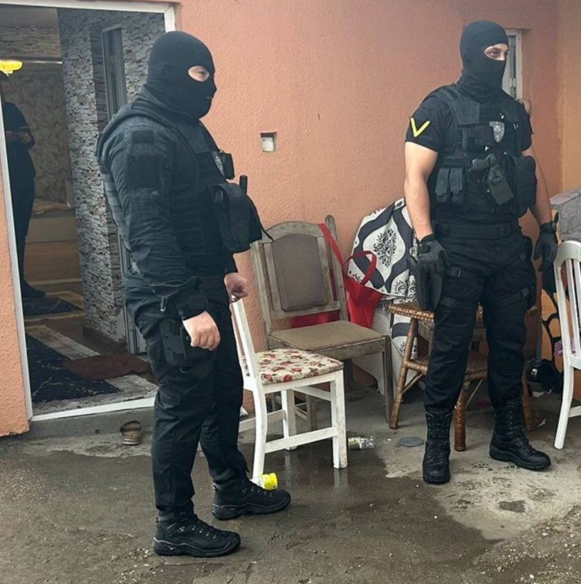 Маскирани ченгета от "Кобра" удариха софийски квартали, натръшкаха много хора СНИМКИ
