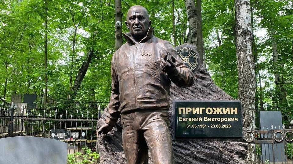 Ето какво изникна на гроба на Пригожин навръх рождения му ден СНИМКА 