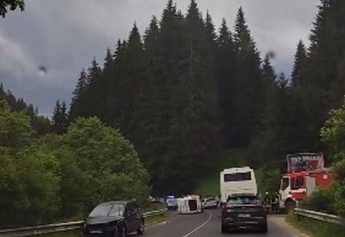 Ужас в Родопите, линейка и пожарна хвърчат към  Чепеларе СНИМКИ 