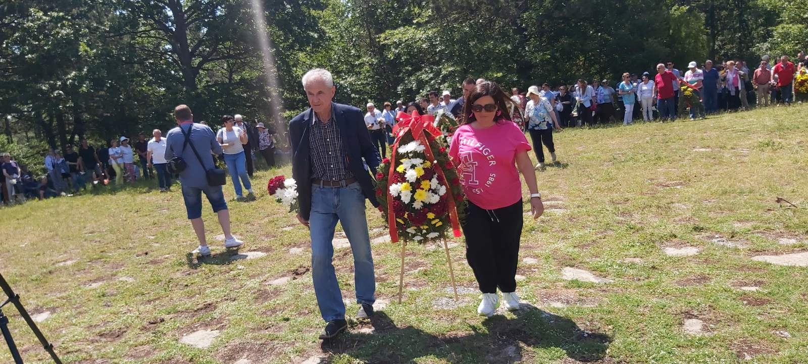 Активисти и симпатизанти на БСП почетоха паметта на партизаните от отряд „Народен юмрук“