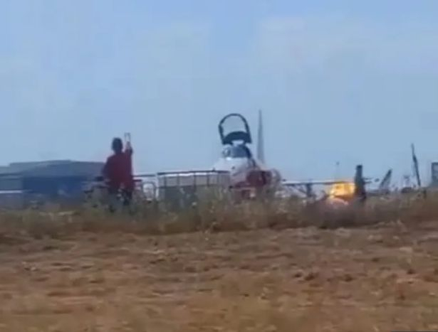 Неописуем ужас в небето по време на авиошоу ВИДЕО