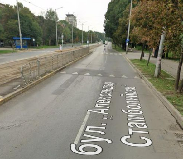 Кошмар край спирка в София, жена лежи на платното СНИМКИ