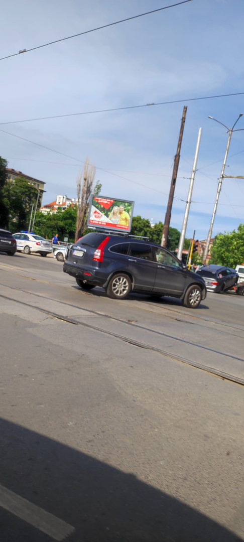 Извънредно! Неописуем ужас на ключово столично кръстовище, гъмжи от полиция СНИМКИ