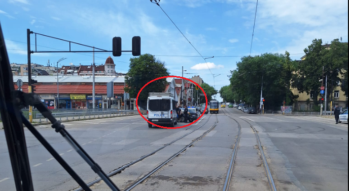 Извънредно! Неописуем ужас на ключово столично кръстовище, гъмжи от полиция СНИМКИ