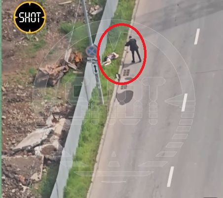 Ужасяващо ВИДЕО 18+! Наемен килър преследва и уби като куче син на бизнесмен в Москва 