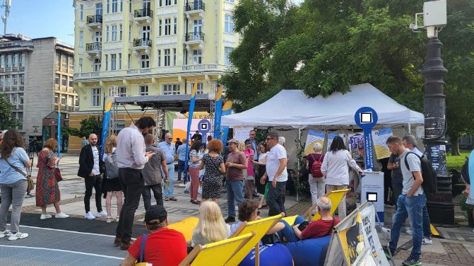 Дъно! Петков и Лена закриха кампанията пред шепа софиянци СНИМКИ 