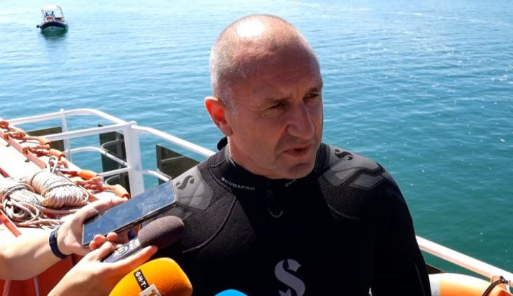 Полуголият Радев в захлас: Не е за вярване какво откри на морското дъно край о-в Св. Анастасия ВИДЕО 