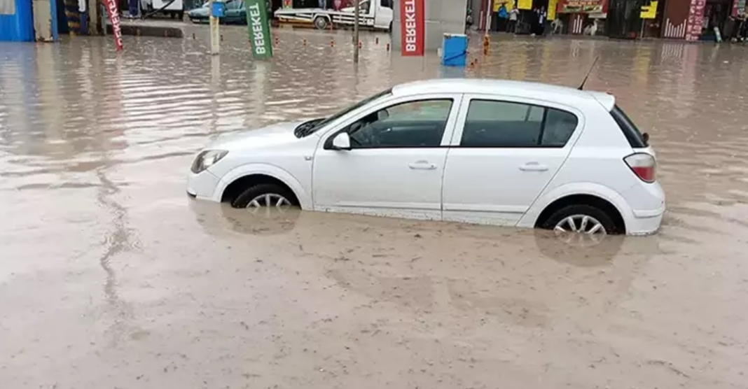 Библейски потоп удари Анкара, улиците са под вода СНИМКИ 