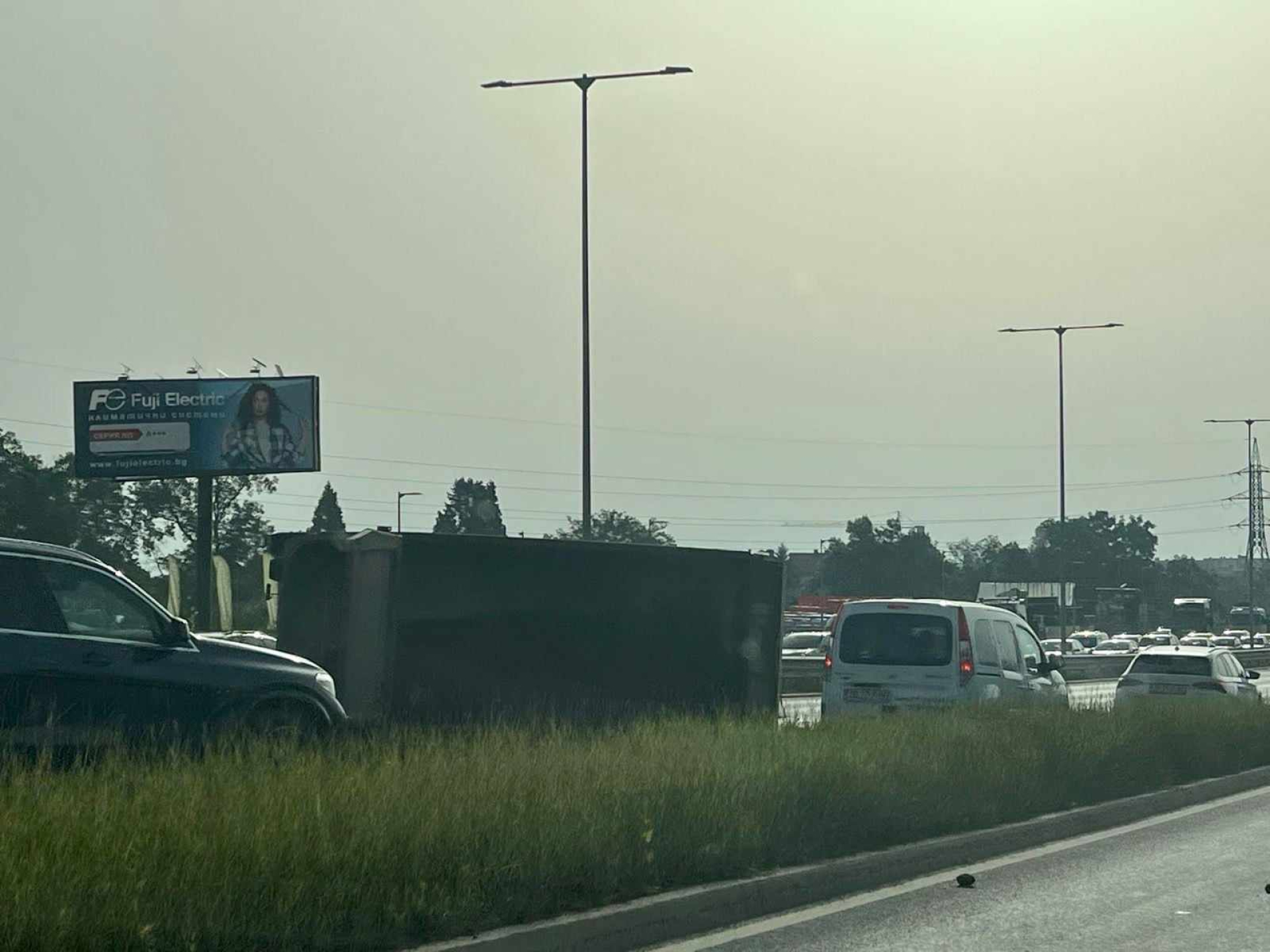 Първо в БЛИЦ! Ужас на Южната дъга в София, шофьорите са в шок СНИМКИ
