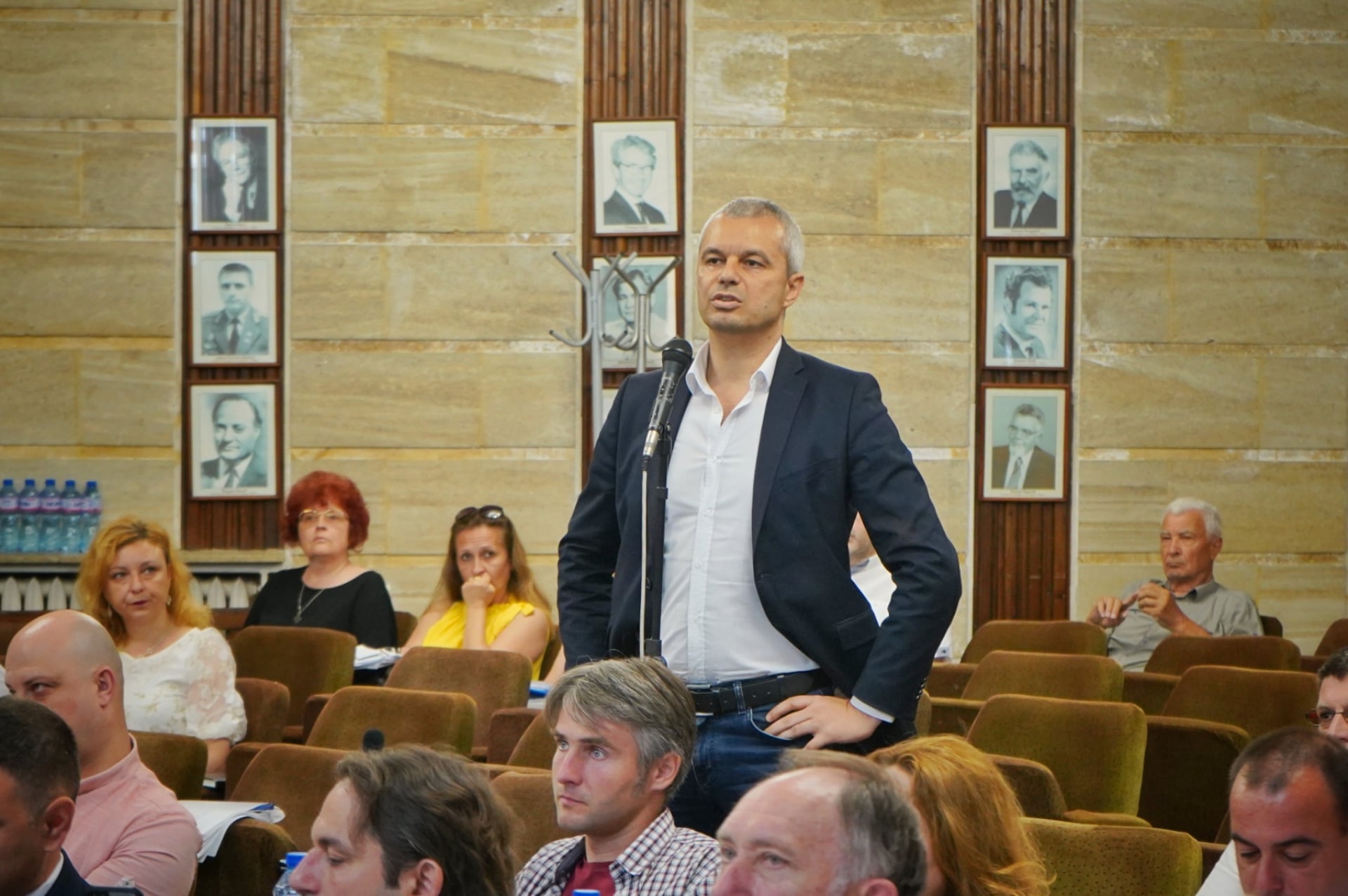 Костадин Костадинов попиля Ивайло Нойзи, ударът е жесток! 