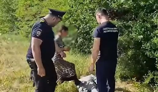 Възрастен мъж отказа тройка на гробище на загорели рускини и ето каква жестока смърт го застигна СНИМКИ