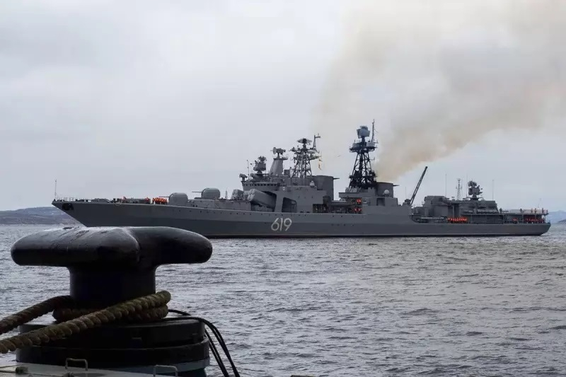 Замирисва на криза, Кубинска криза: Руска бойна фрегата пристигна в Хавана