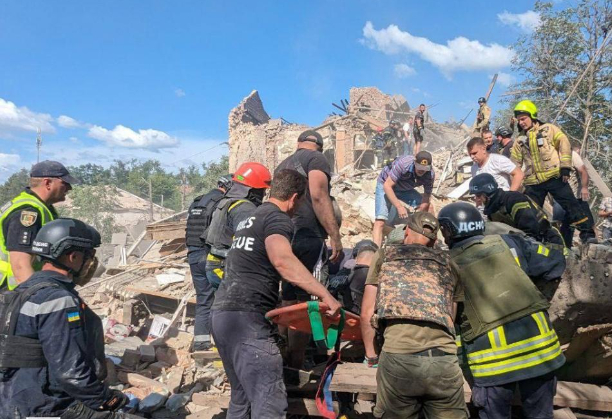 Смъртоносен руски обстрел по Кривой рог, Зеленски призова за бърза помощ от Запада