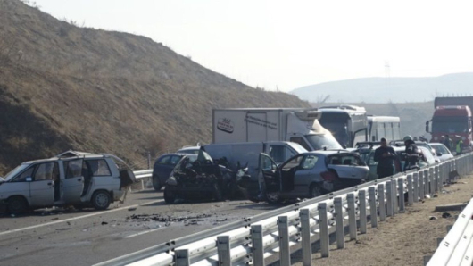 Меле с 29 коли, 2 жертви и много ранени на АМ "Струма"! Ето какво се случи 5 г. след ужаса