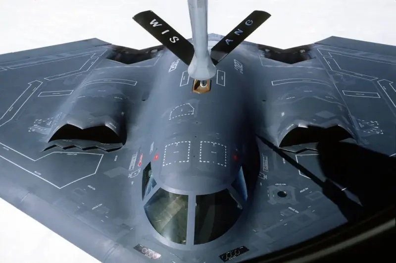 Пентагонът вдигна по тревога самолети, включително B-2 Spirit, заради руските кораби в Куба
