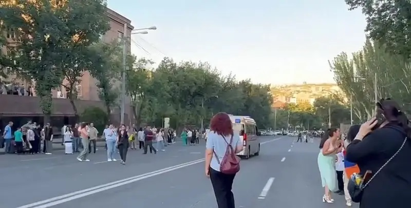 Масови протести, иска се оставката на този премиер 
