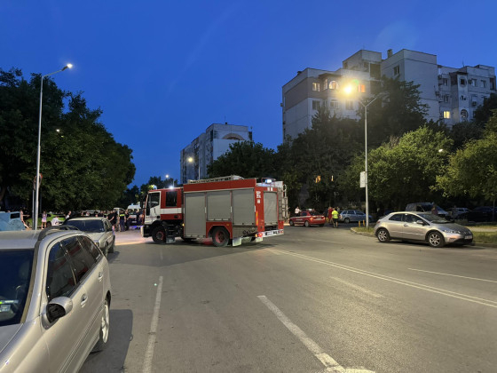 Адско меле между джип и такси в Пловдив СНИМКИ