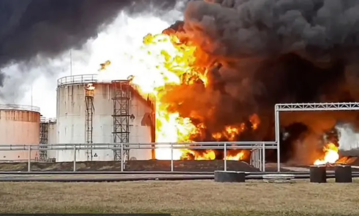 ВСУ атакува руска нефтена база, ето какви са последствията