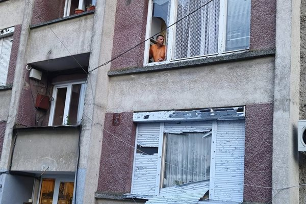 Градушка помля и Нова Загора! Градът е блокиран, спешно свикаха... СНИМКИ