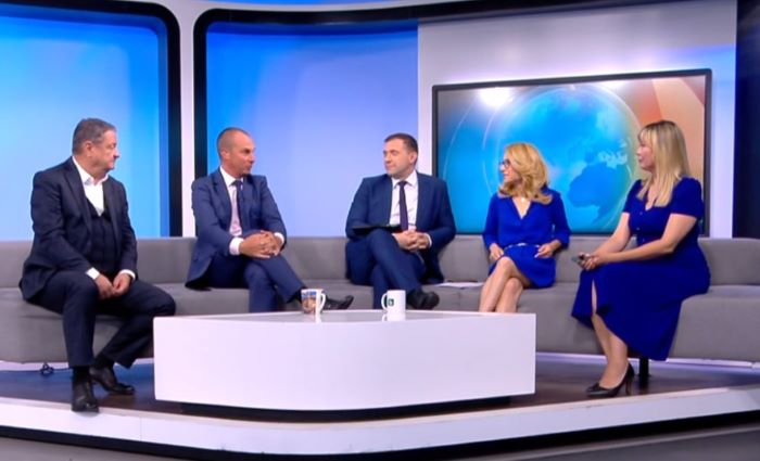 Цънцарова се облича като клошар, бъзика се с трагедията с градушките
