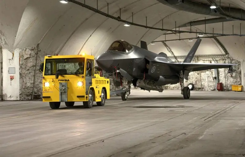 СНИМКИ на изтребители F-35A на норвежките ВВС в подземни убежища