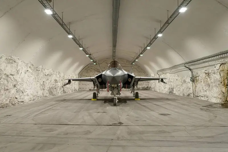 СНИМКИ на изтребители F-35A на норвежките ВВС в подземни убежища