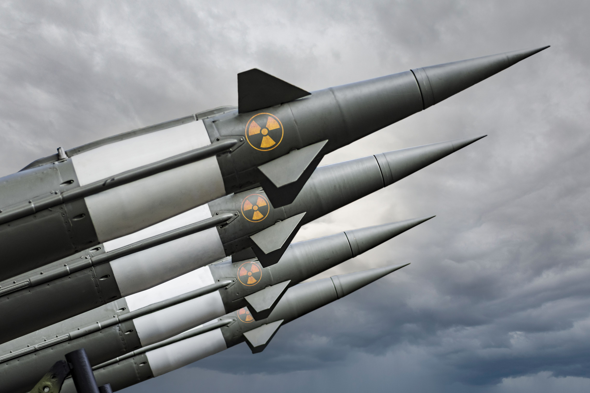 Defense Express: Ще успее ли Франция да покрие цяла Европа с ядрения си чадър