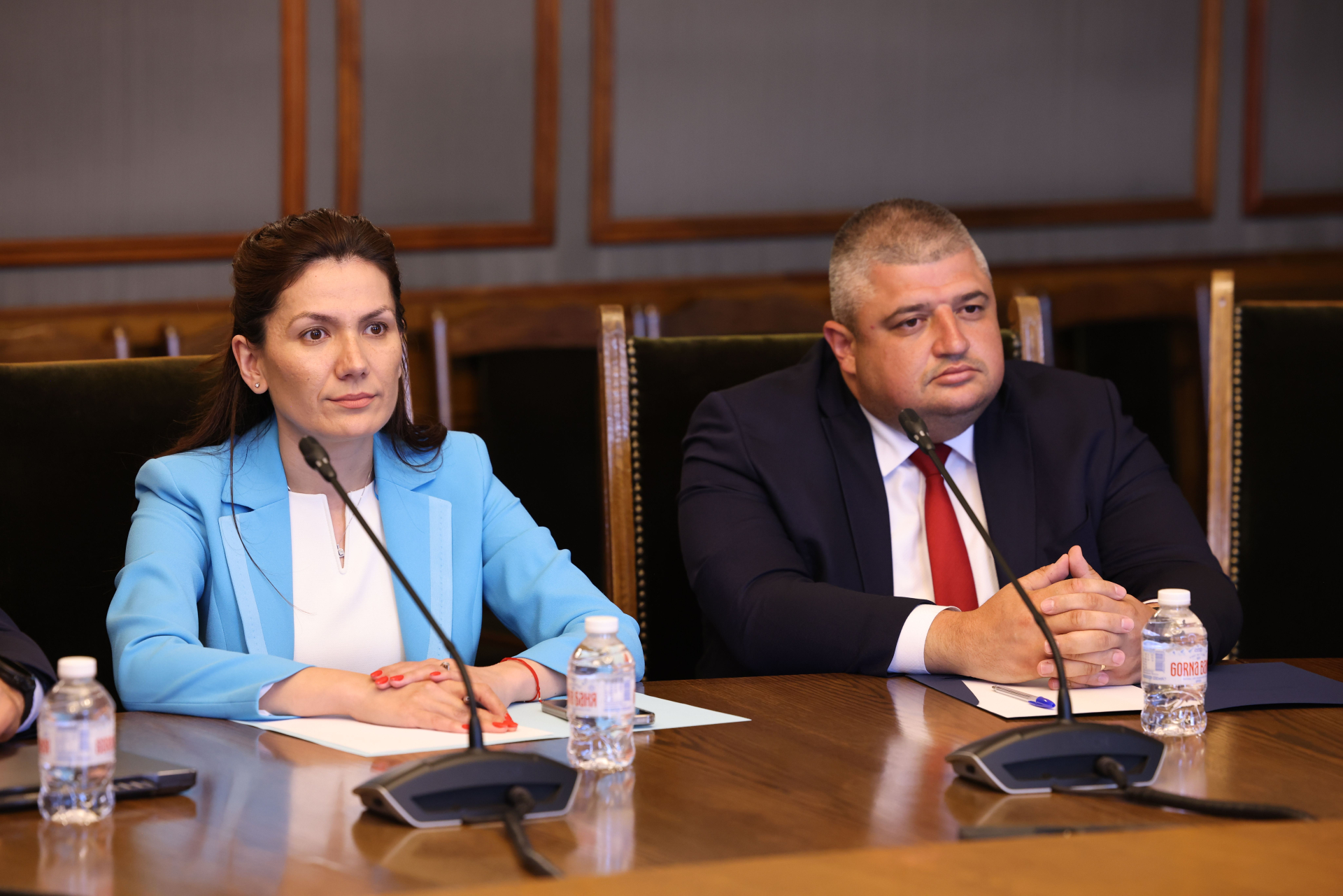 Започна се! ГЕРБ и ДПС седнаха на масата на преговори 