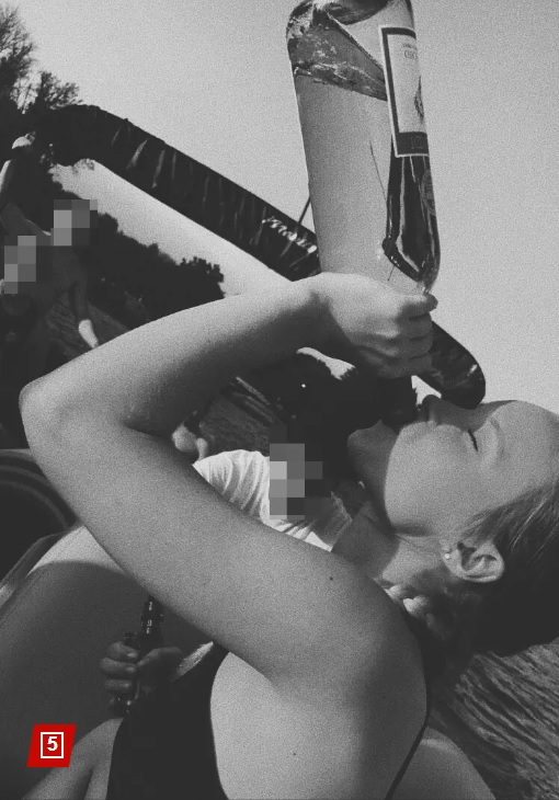 Две учителки се опитаха да въвлекат ученик в групов секс СНИМКИ 18+